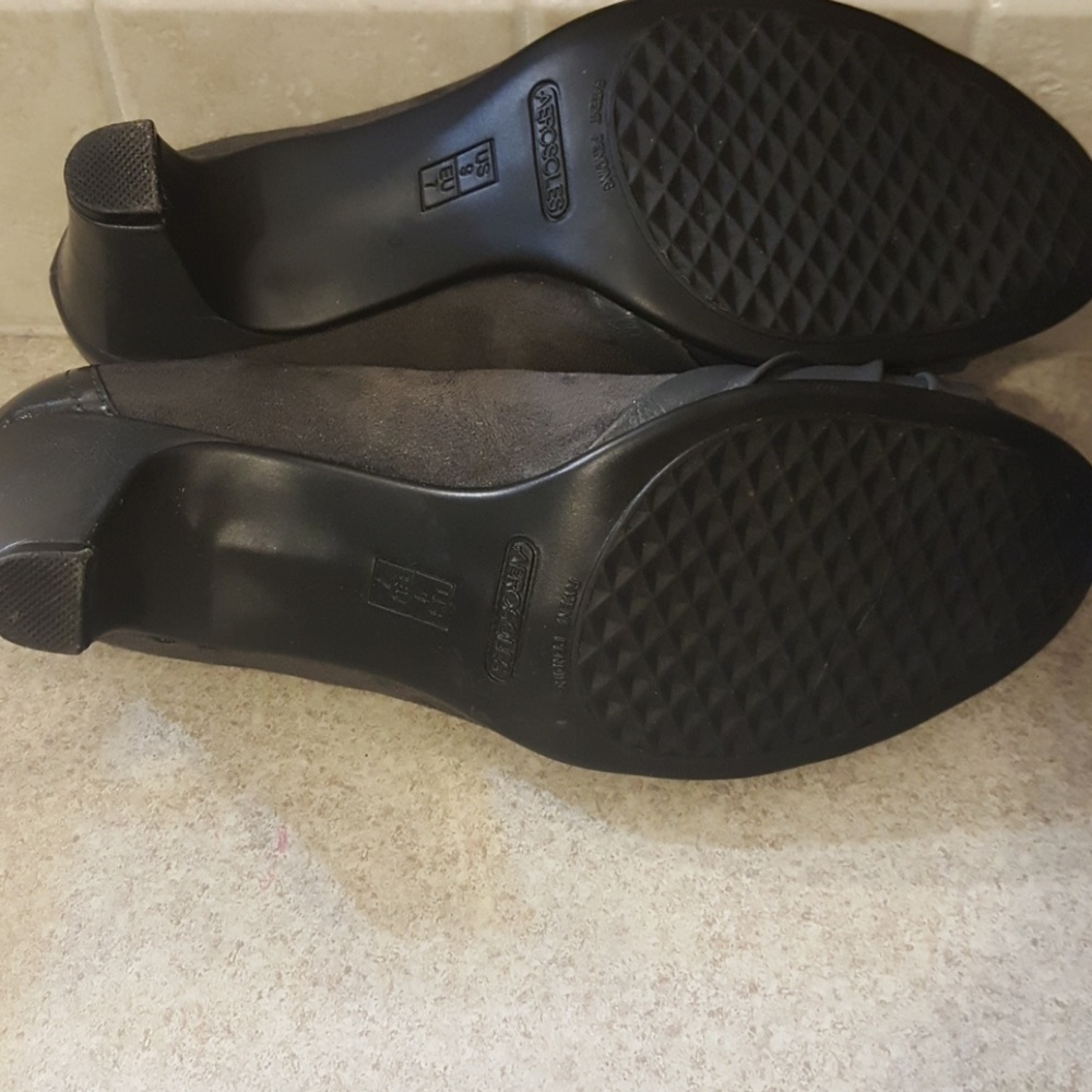 Shoes - Picture 4 of 4